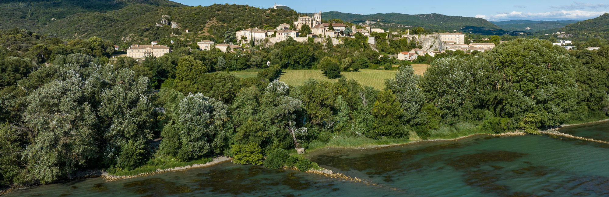 Viviers et le fleuve du Rhône
