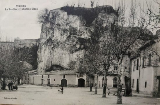 AMENAGEMENT DE COMMERCES DANS LES ANCIENNES ECURIES DU XIXème SIECLE